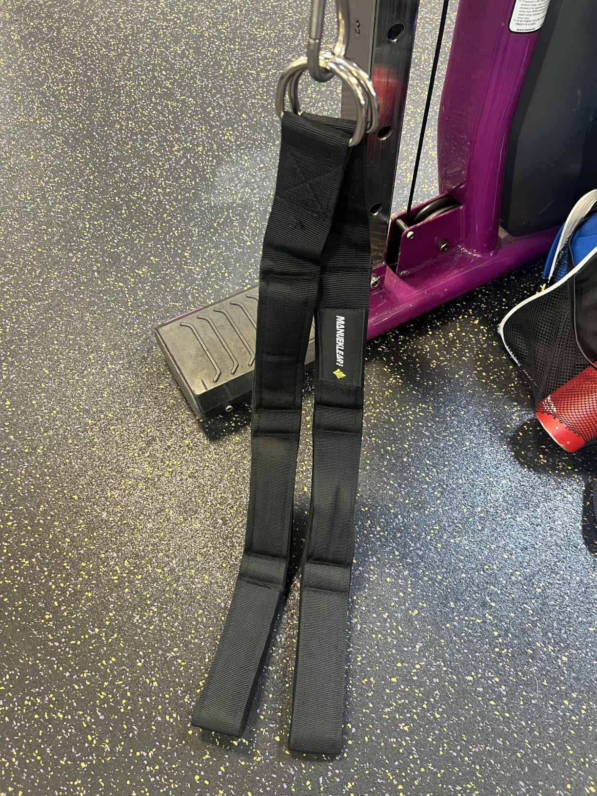 MANUEKLEAR 3-Grip Black - Installed on cable machine