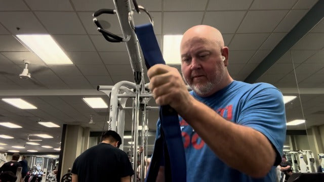 MANUEKLEAR 3-Grip Black - In-gym exercise demonstration
