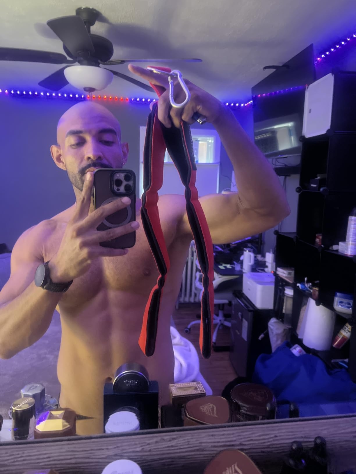 MANUEKLEAR 3-Grip Red - Red rope shown by a customer